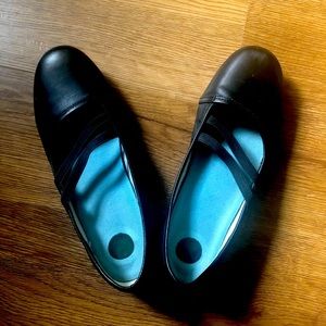 Kuru flats size 9